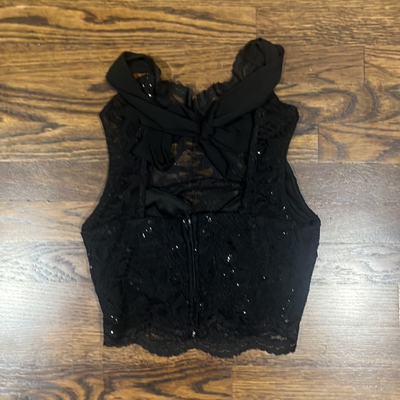 Formal two-piece set with halter top - Picture 3 of 5